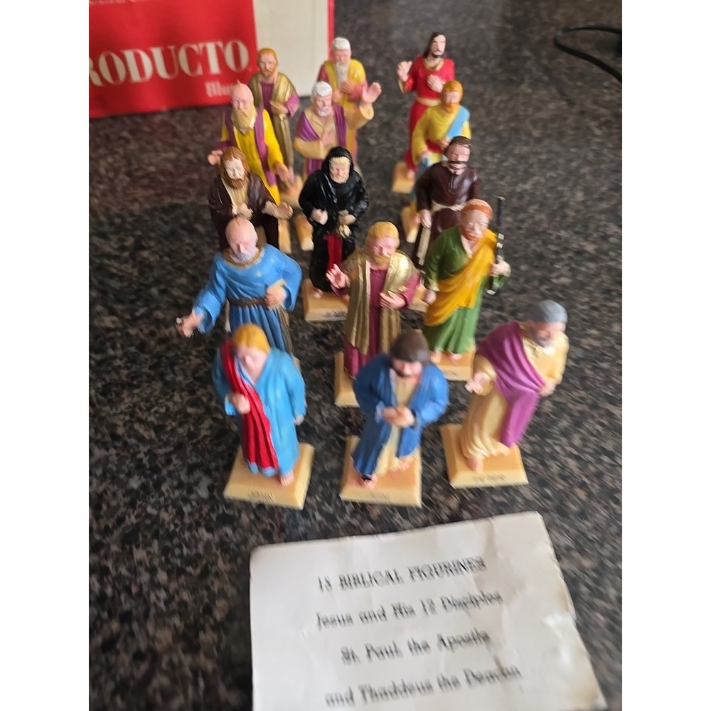 Vintage Miniture 15 Biblical Figurines In Vintage CIGAR BOX